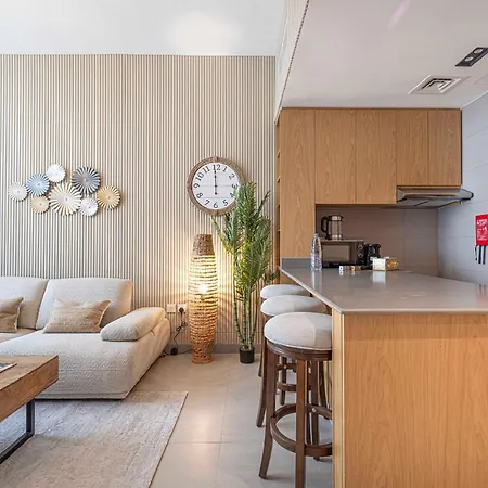 1Br The Monarch Suite By Blue Cloud Holidays Sharjah Exterior photo